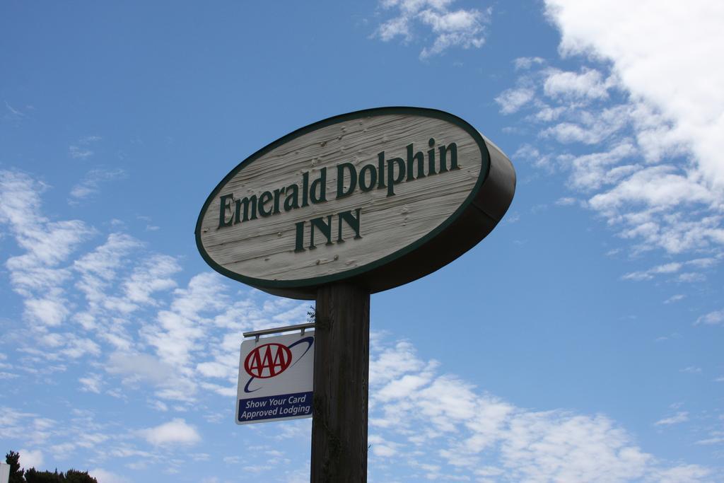 Emerald Dolphin Inn & Mini Golf Fort Bragg Exterior photo
